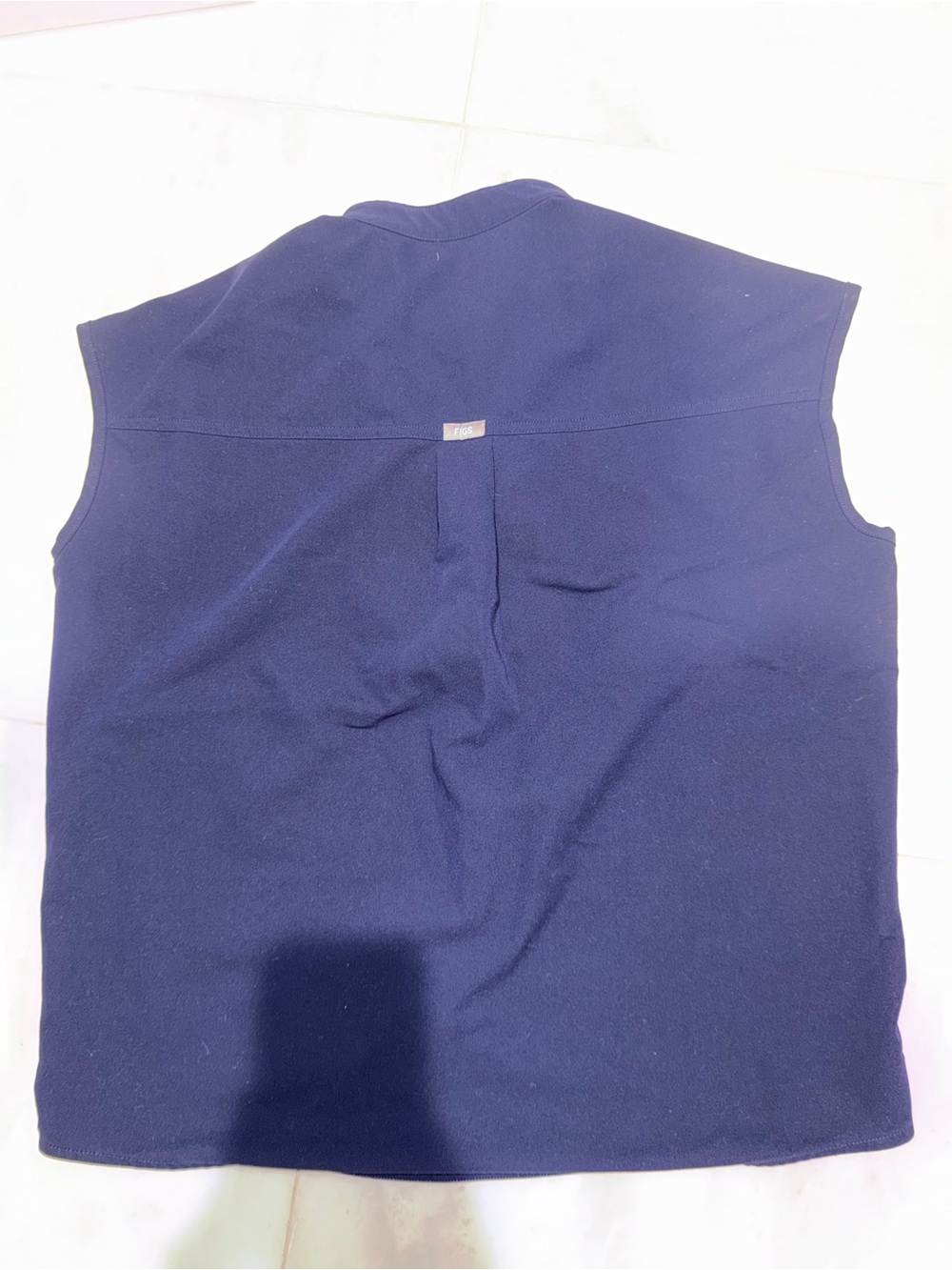 Figs Rafaela Scrub Top in Navy - Picture 2 of 3